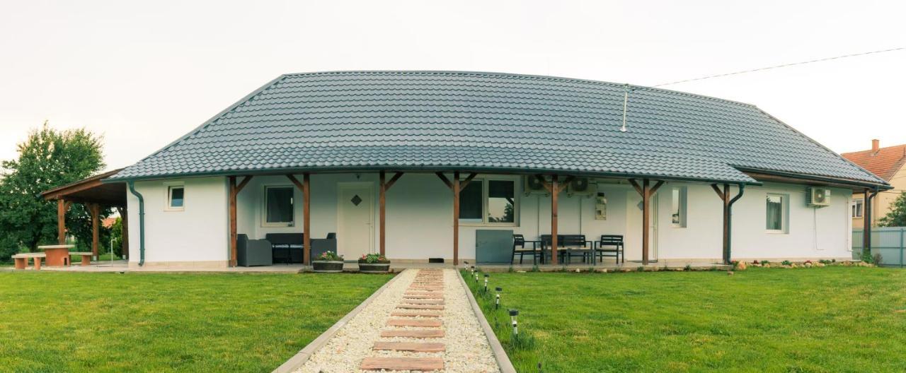 Olivia Apartman Apartment Sárospatak Екстериор снимка